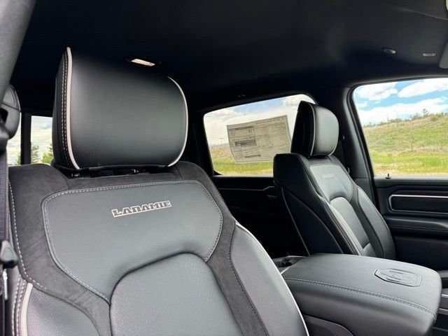 New 2026 Diamond Black Crystal Pearl-Coat Exterior Paint RAM Laramie image 24
