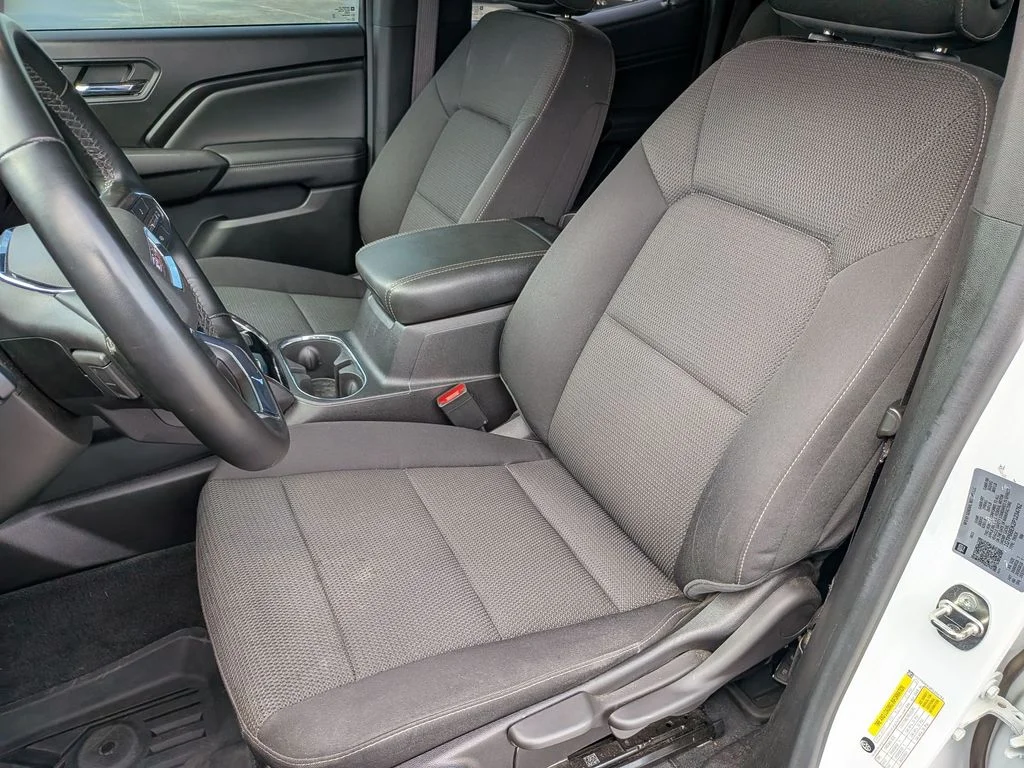 Used 2023 White GMC Elevation image 11