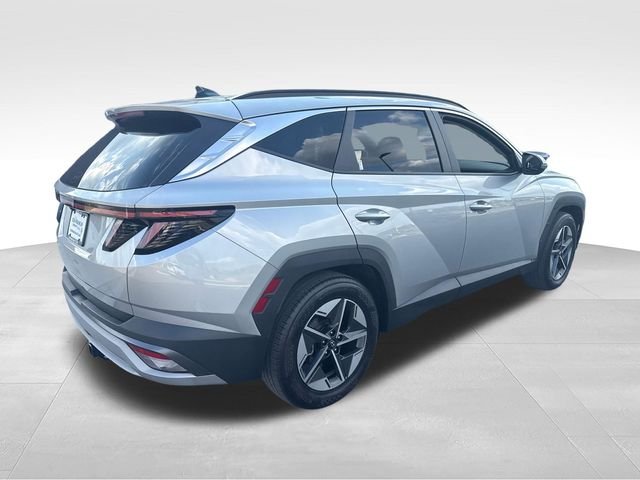 Used 2025 Silver Hyundai SEL Convenience image 5