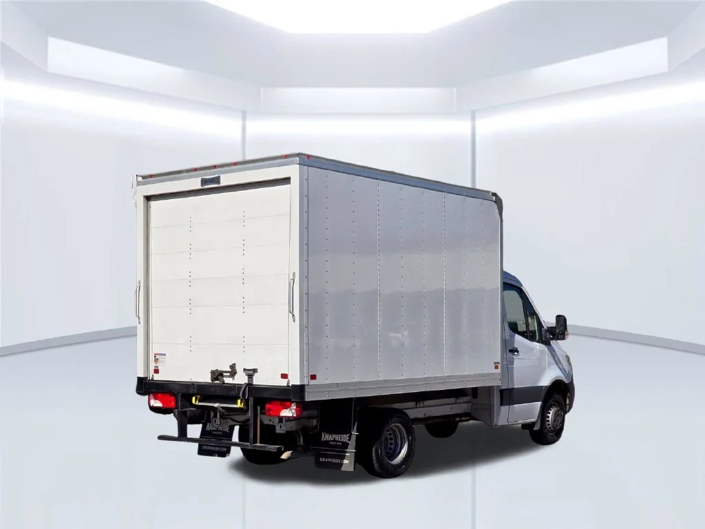 Used 2024  Mercedes-Benz Standard Roof image 16