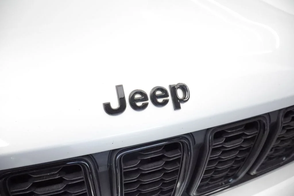 Used 2022 Silver Jeep Limited image 7