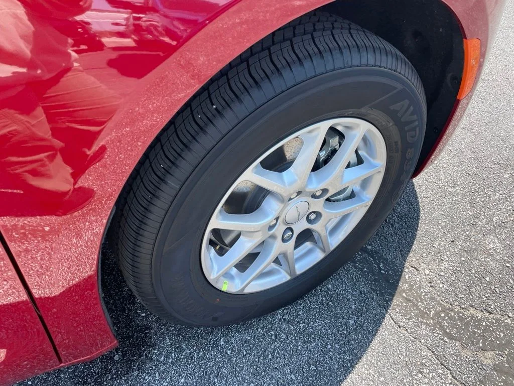 New 2027 Red Hot Pearl-Coat Exterior Paint Chrysler Select image 13
