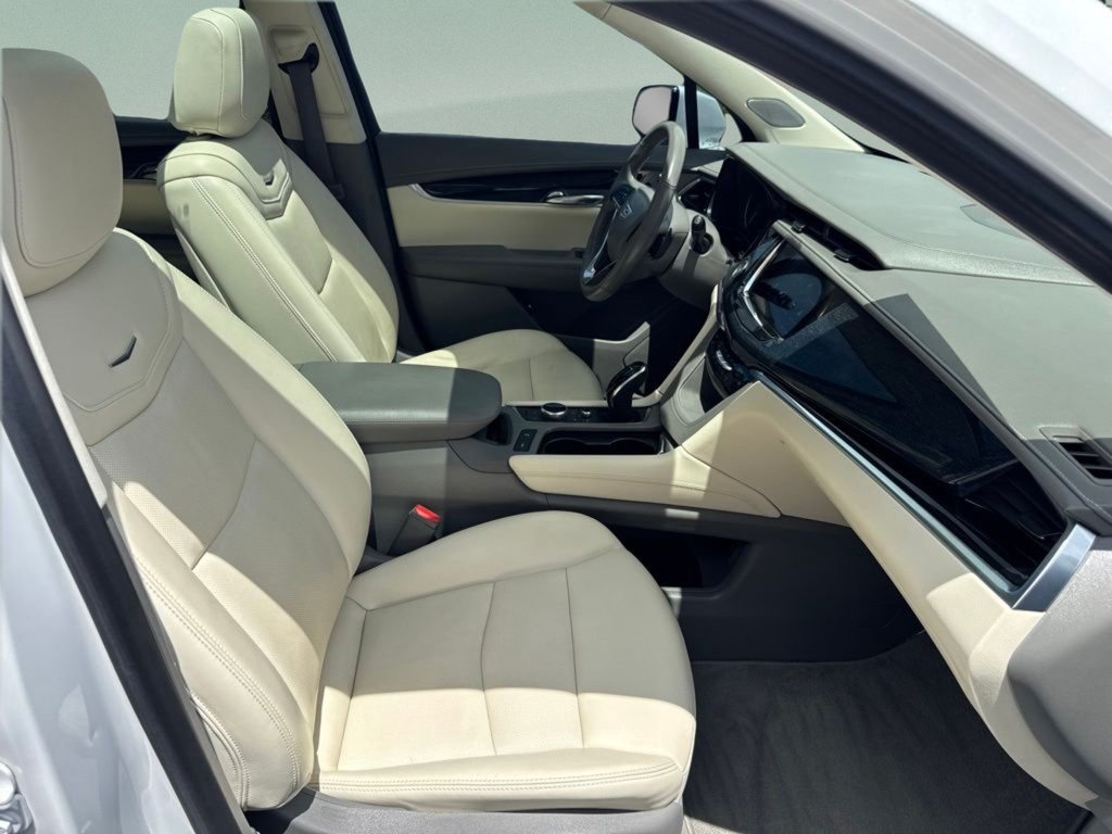 Used 2024 Crystal White Tricoat Cadillac FWD Premium Luxury image 31