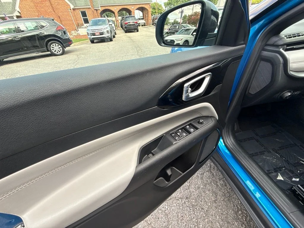 Used 2025 Blue Jeep Limited image 13