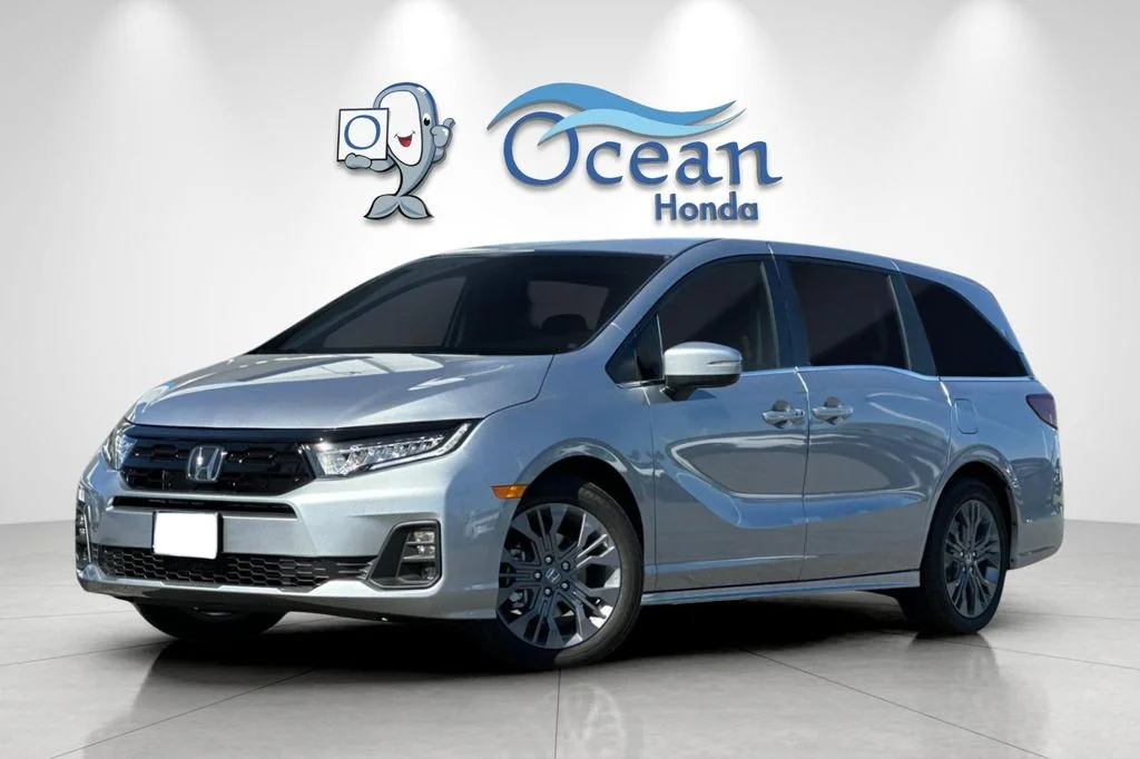 New 2026 Solar Silver Metallic Honda Touring image 3