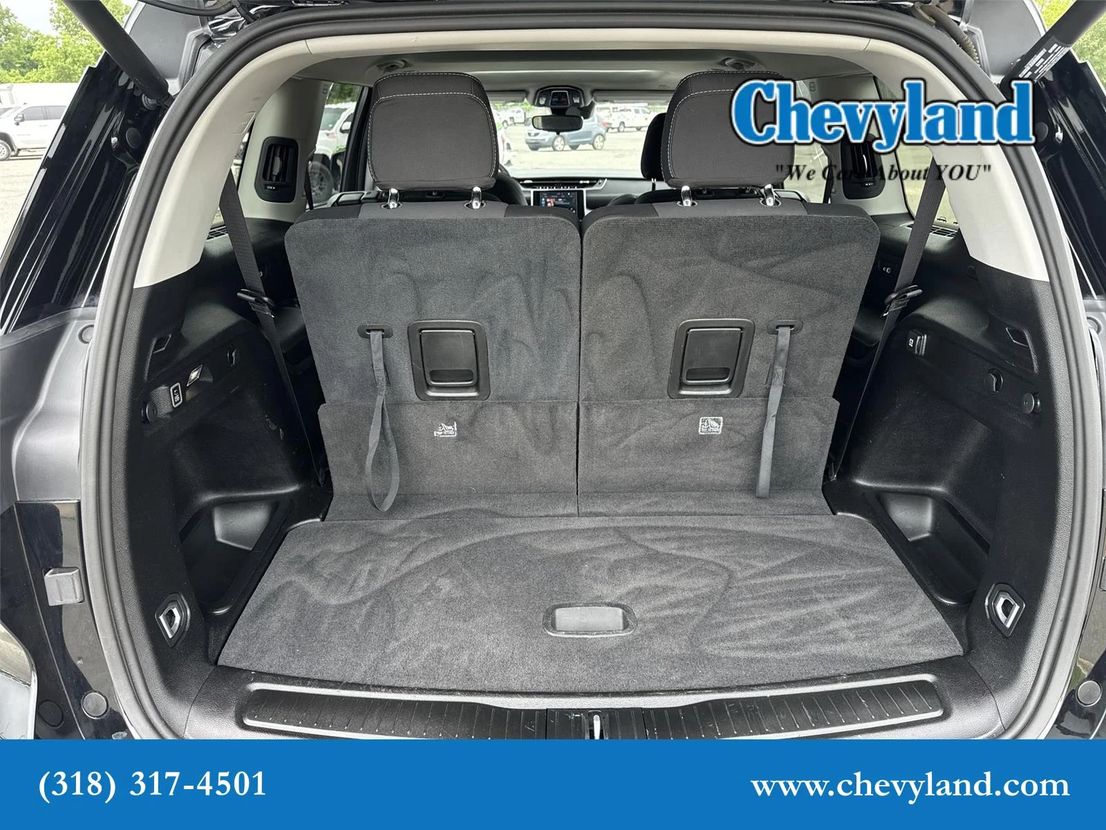 Used 2023 Diamond Black Crystal Pearlcoat Jeep Laredo image 25