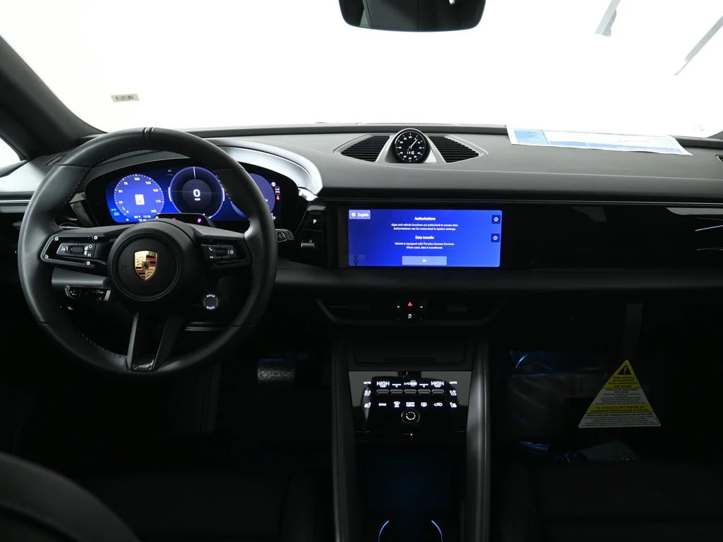 2026 Porsche Macan Base - Photo 16