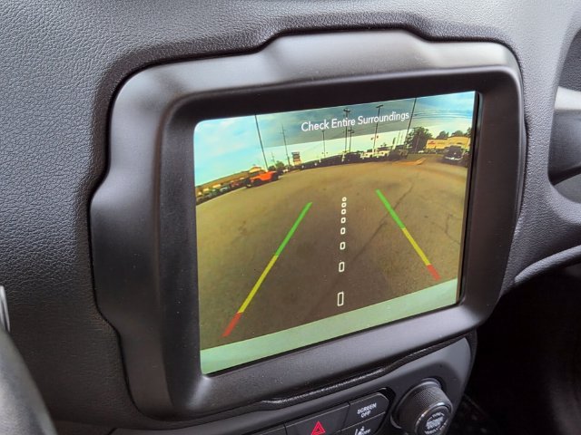 Used 2023 White Jeep Altitude image 22