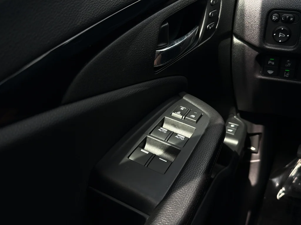 Used 2019 Red Honda Touring image 11