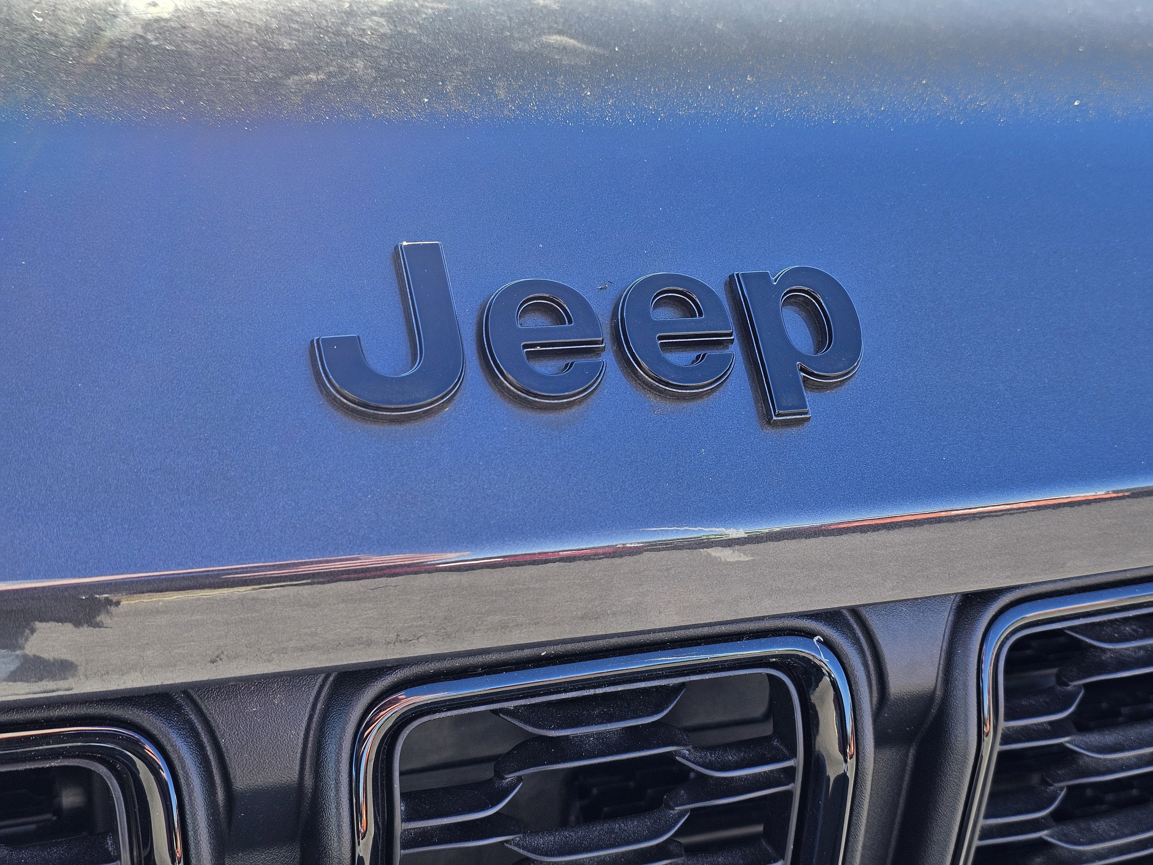 New 2025 Baltic Gray Metallic Clearcoat Jeep Altitude X image 3