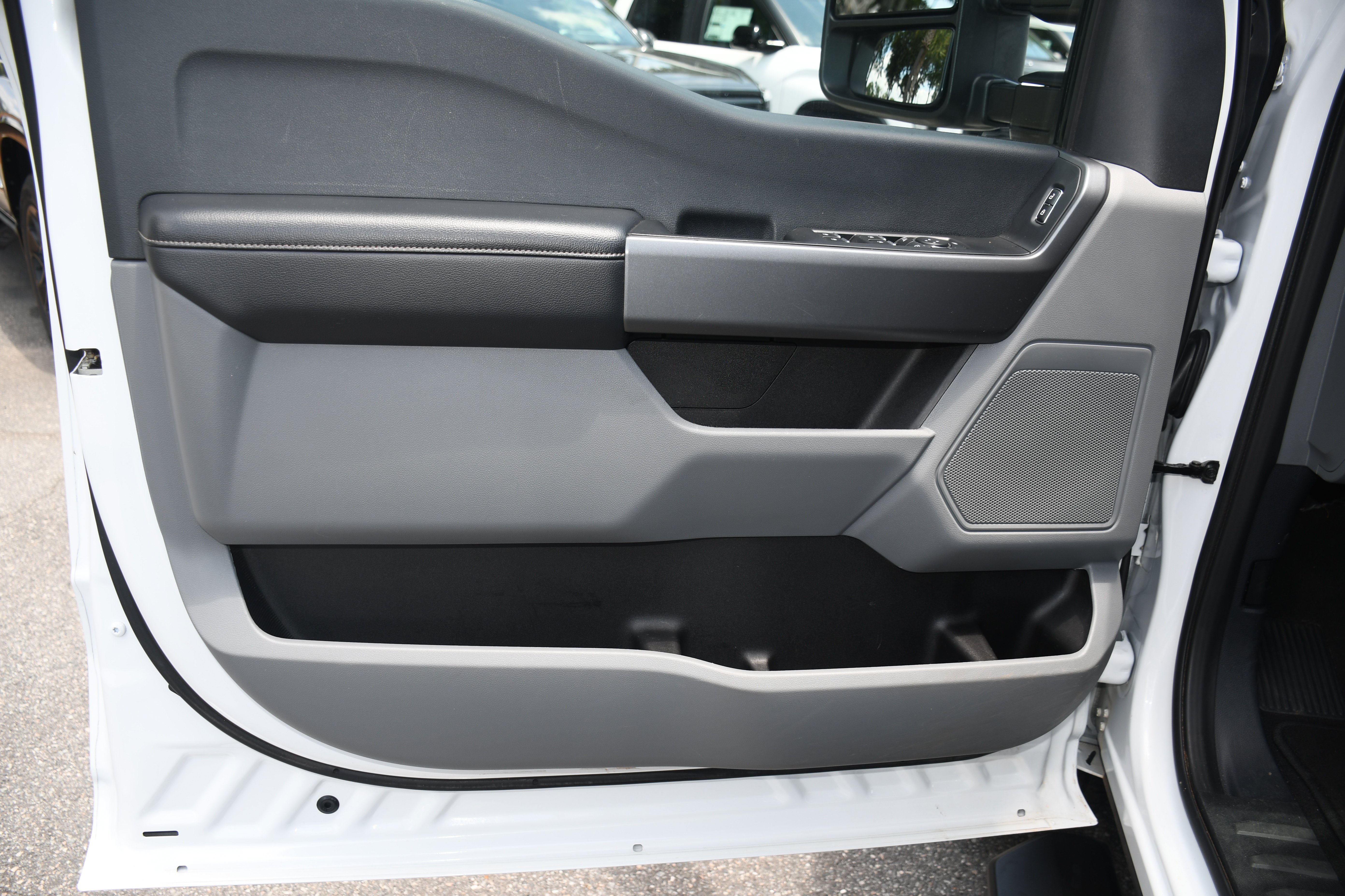 Used 2025 White Ford XLT image 9