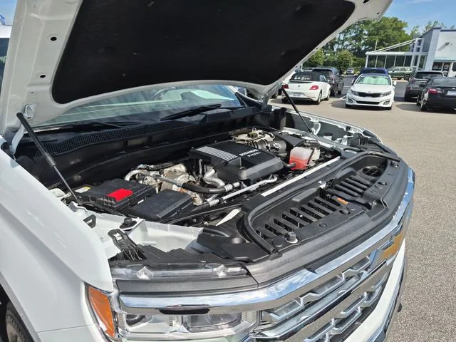 Used 2025 White Chevrolet LTZ image 41