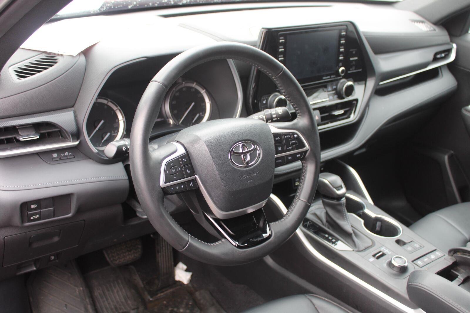 Used 2022 Ruby Flare Pearl Toyota XSE image 9