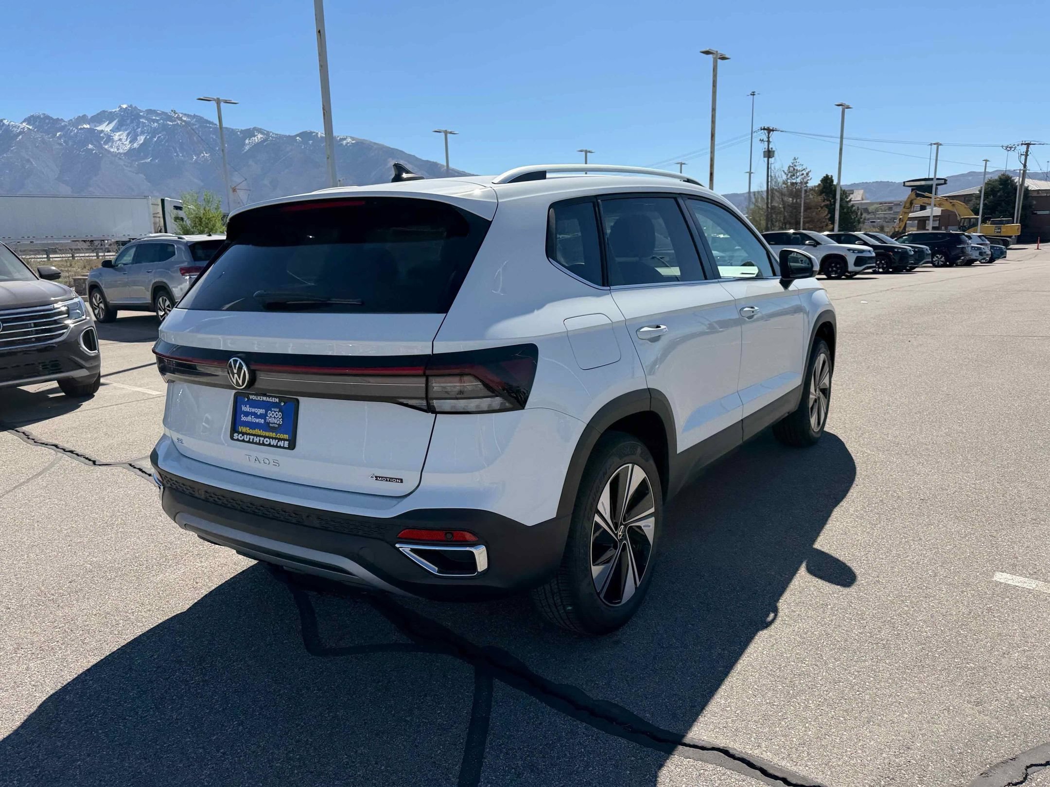 New 2026 Pure White Volkswagen SE image 8