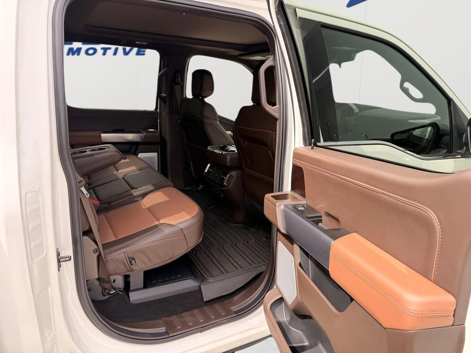 Used 2025 Star White Metallic Tri-Coat/Marsh Gray Ford King Ranch image 12