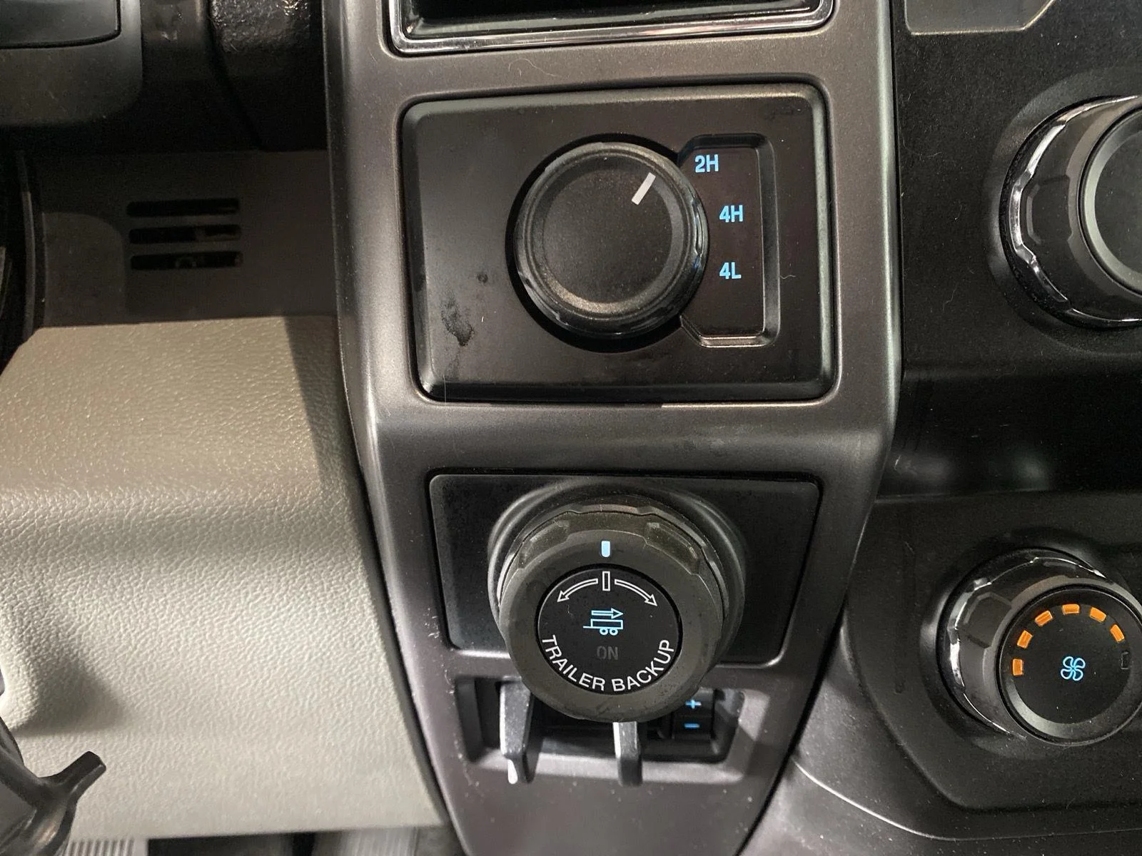 Used 2020 Rapid Red Metallic Tinted Clearcoat/Magnetic Ford XLT image 25