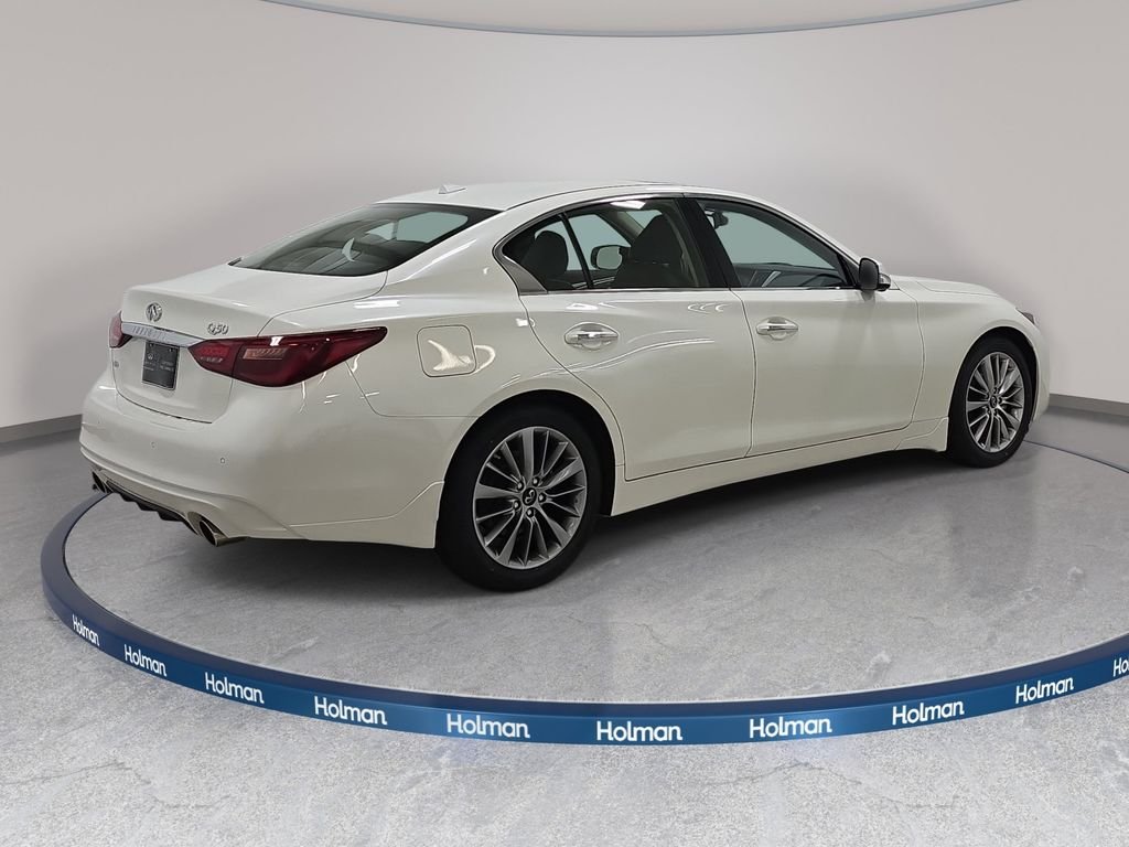 Certified Used 2023 Majestic White INFINITI LUXE image 5