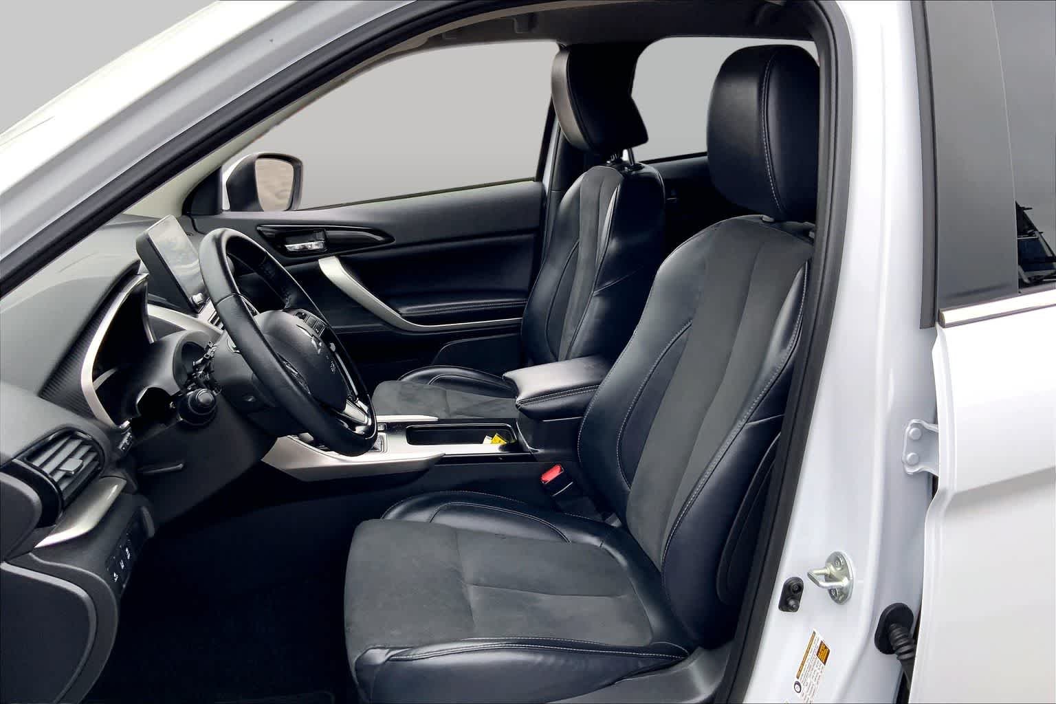 Used 2024 White Diamond Mitsubishi SE image 8