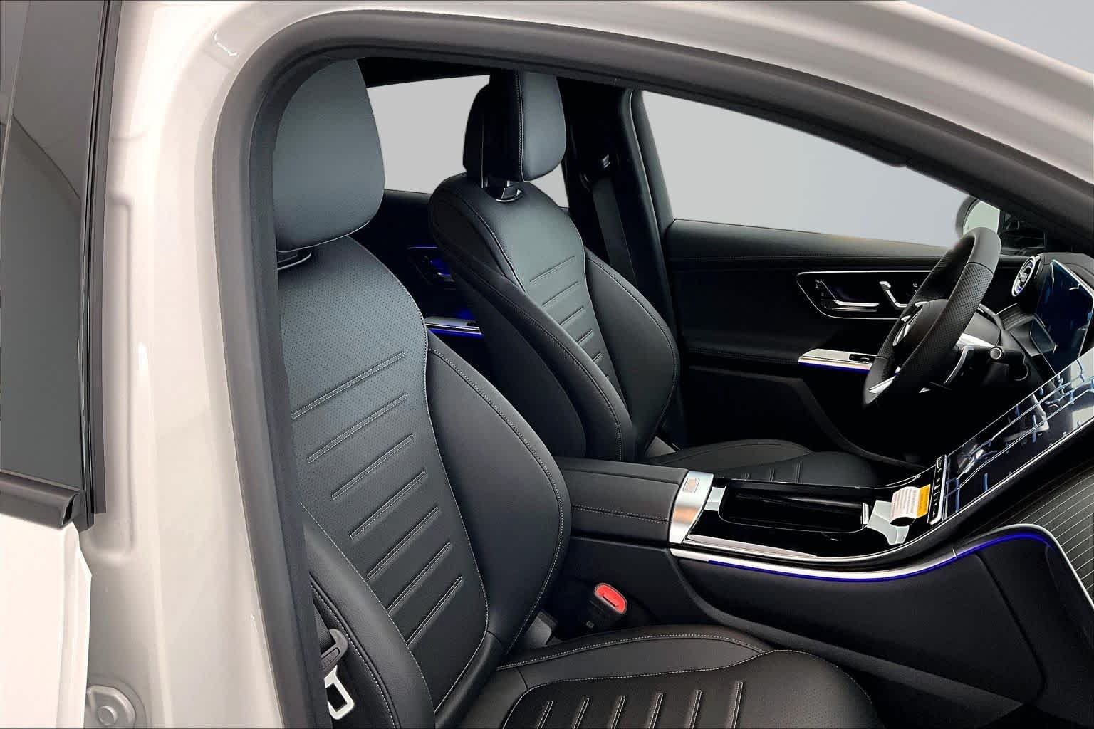 New 2026 Polar White Mercedes-Benz GLC 300 image 14