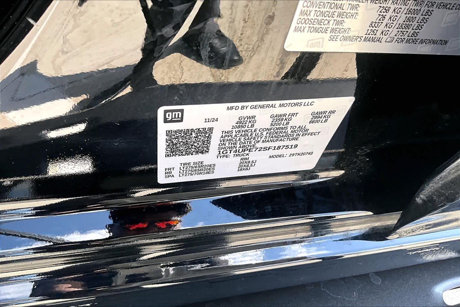 Used 2025 Onyx Black GMC AT4 image 32