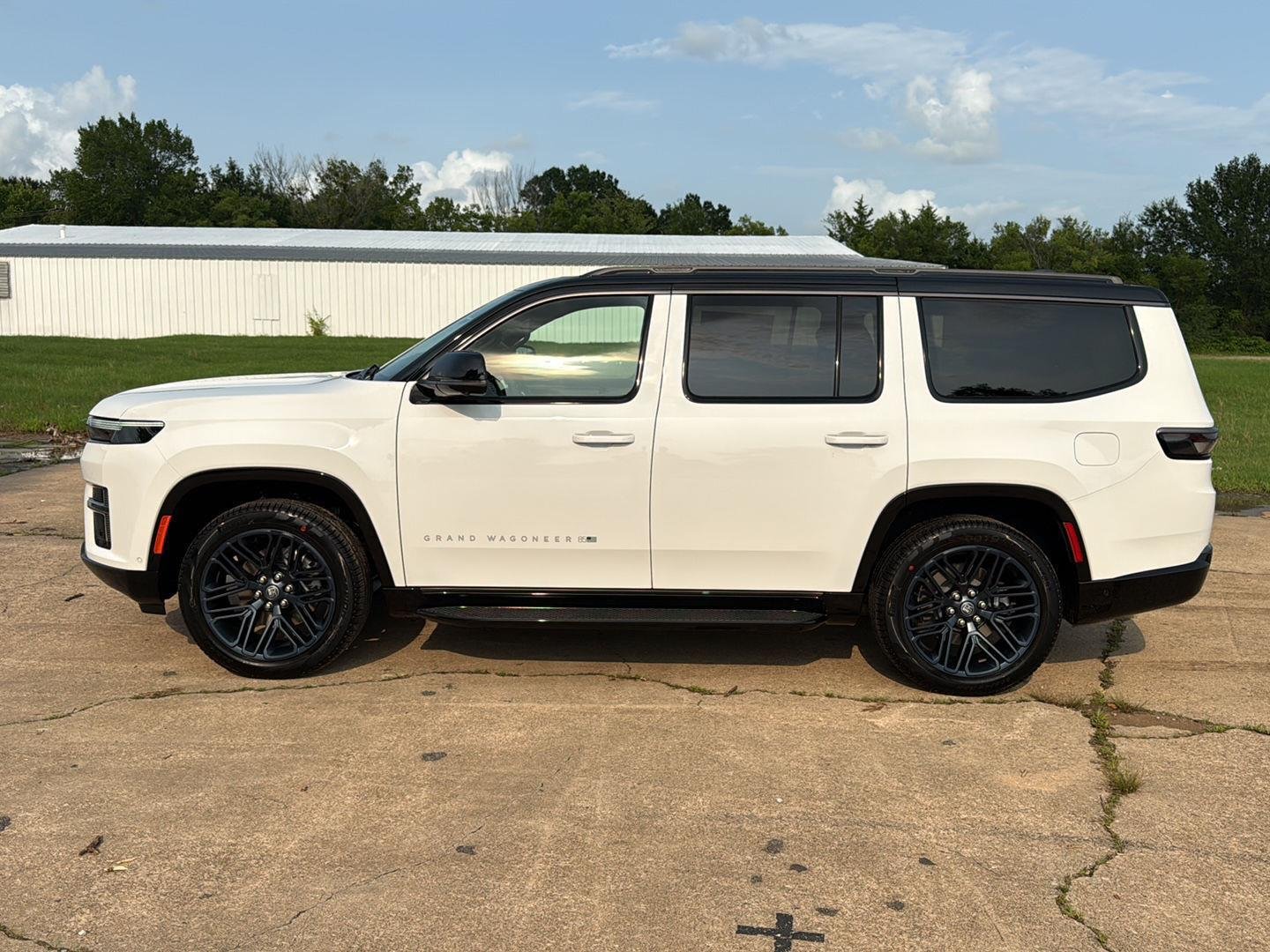 New 2026 Bright White Clear-Coat Exterior Paint Jeep 85th Anniversary image 4