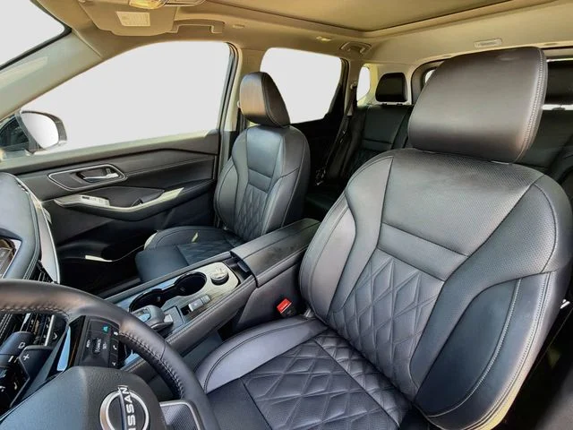 Used 2026 Gold Nissan Platinum image 23
