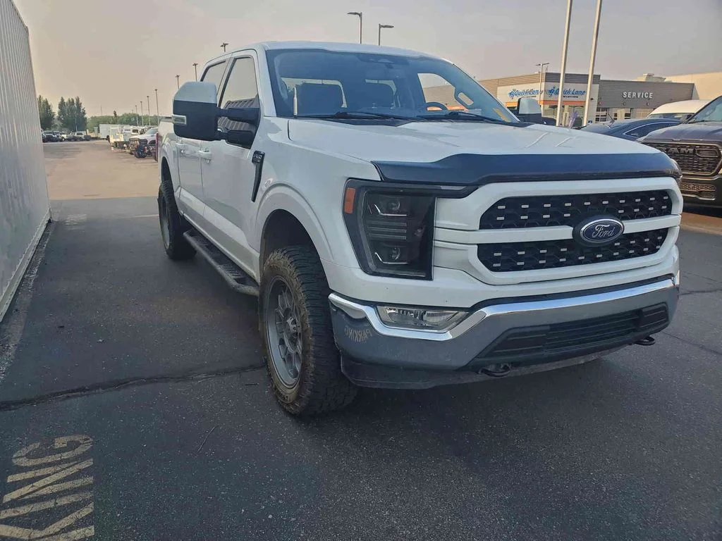 Used 2021 White Ford XLT image 4