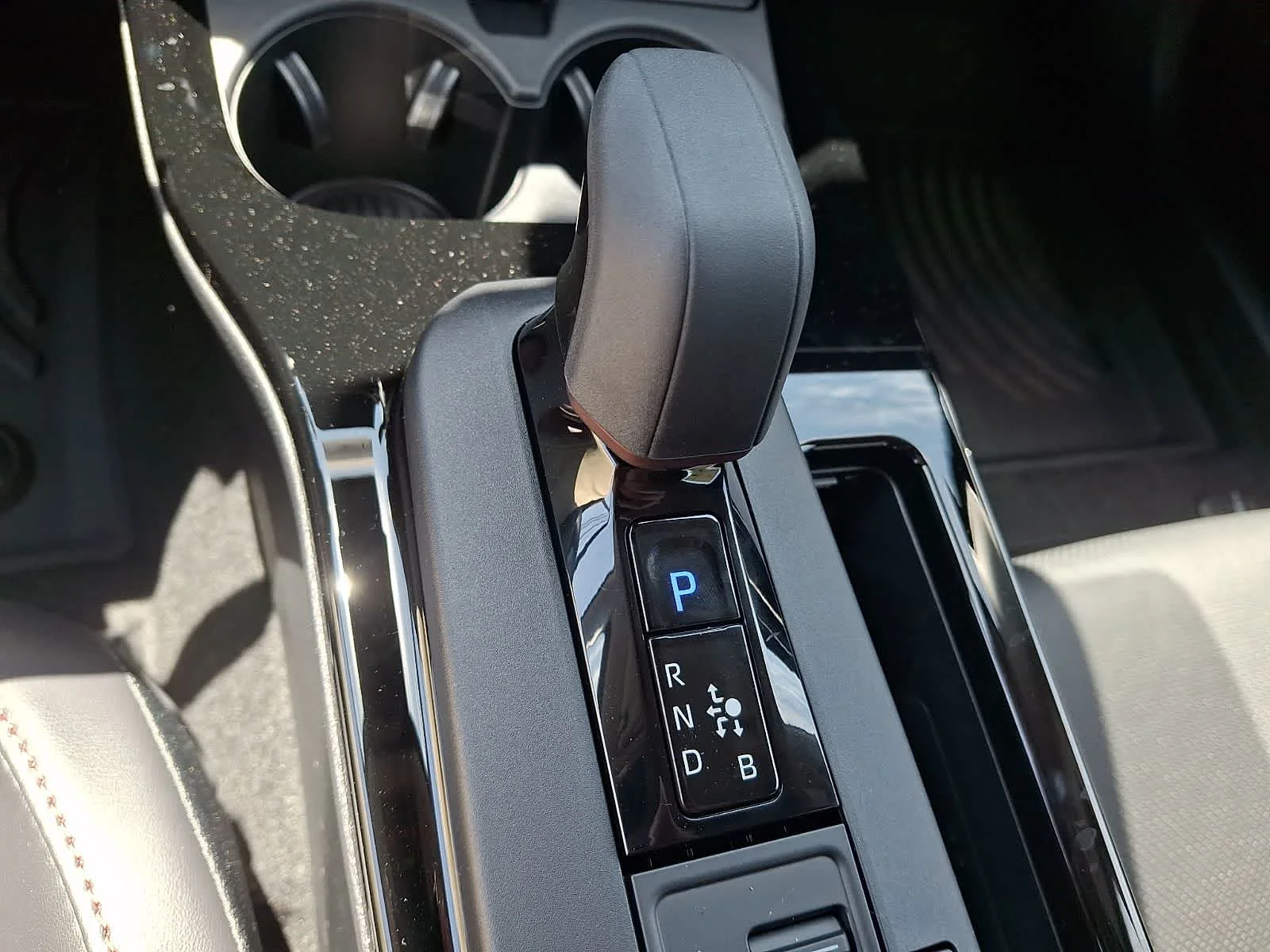 2026 Toyota Prius Plug-in Hybrid XSE Premium - Photo 9