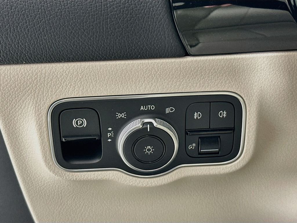 New 2026 Polar White Mercedes-Benz GLA 250 image 10