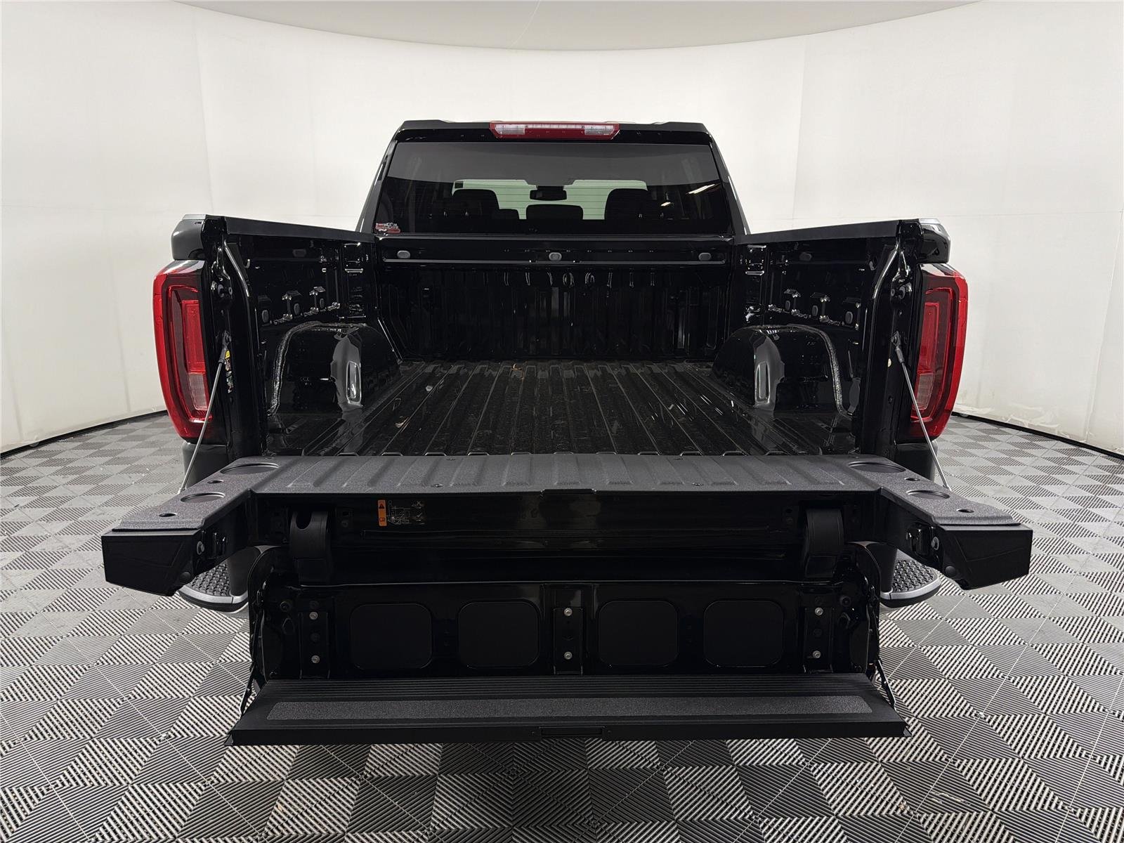2026 GMC Sierra 1500 SLT - Photo 16