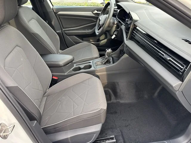 New 2026 Pure White Volkswagen 1.5T Sport image 18