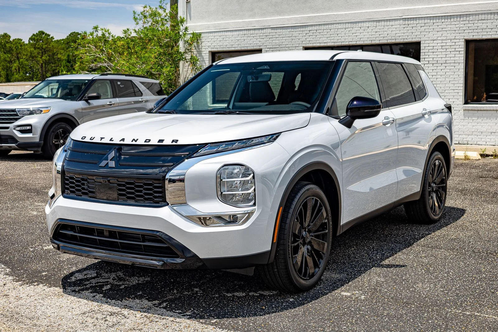 2026 Mitsubishi Outlander LE FWD's photo