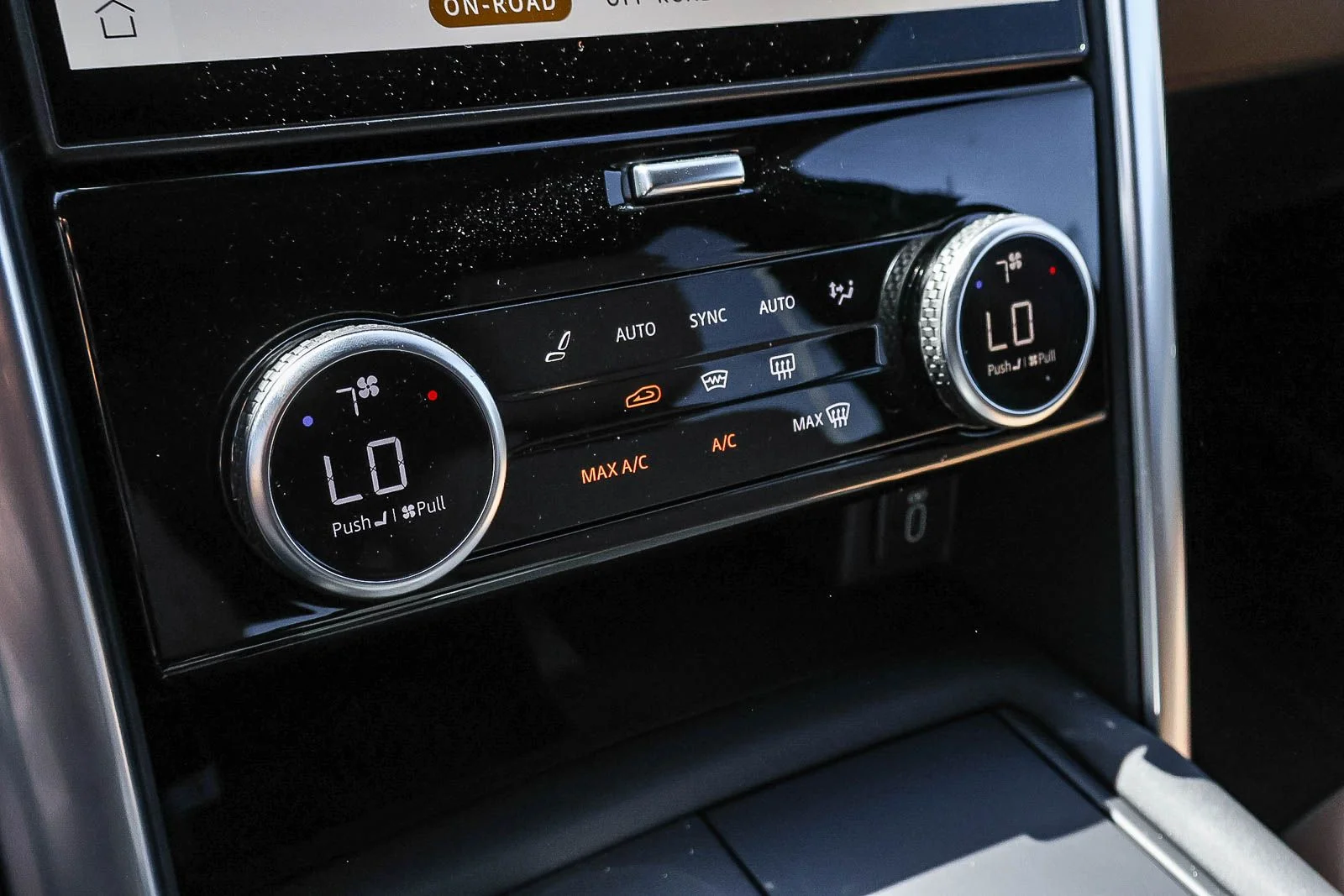 New 2026 Carpathian Grey Land Rover Dynamic SE image 35