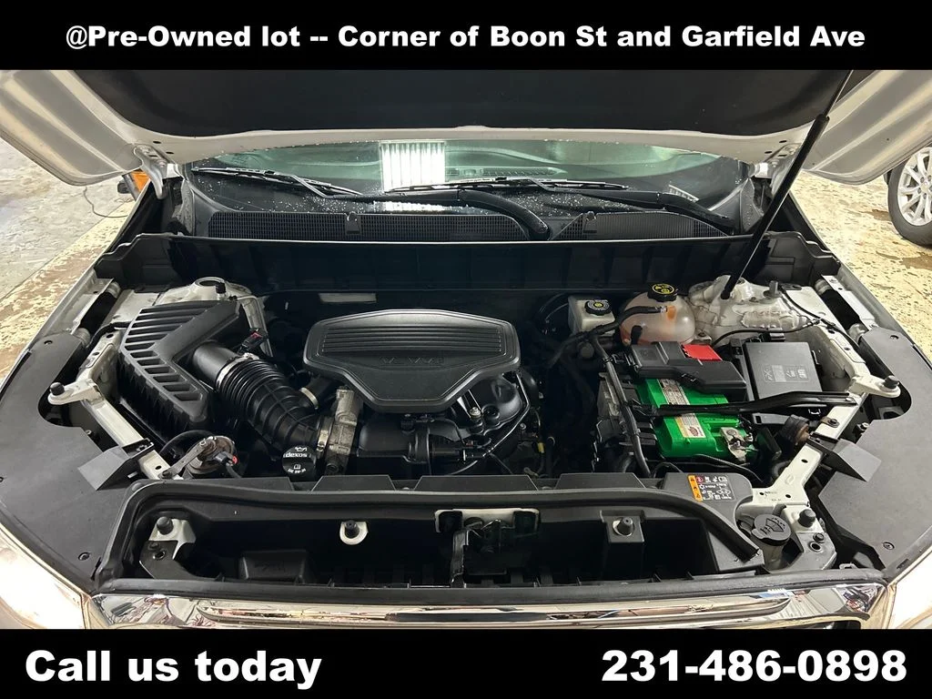 Used 2019 White GMC SLE-2 image 10