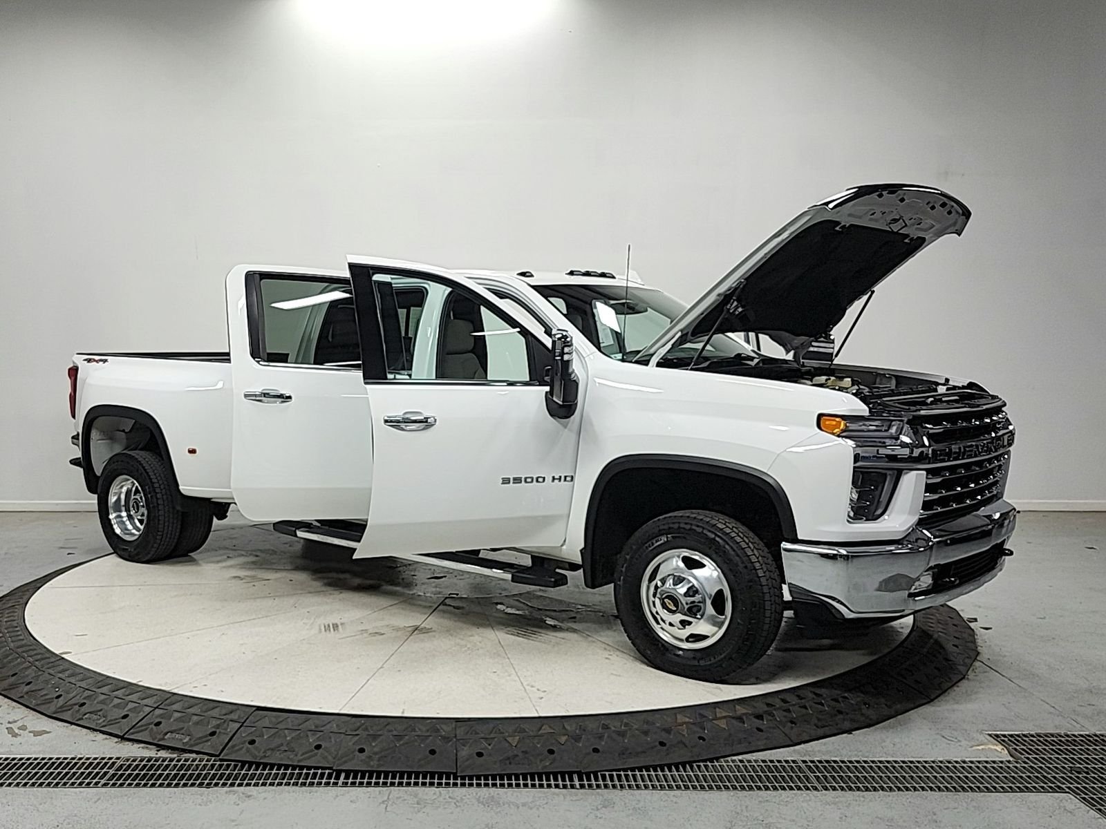 Used 2023 Summit White Chevrolet LTZ image 9