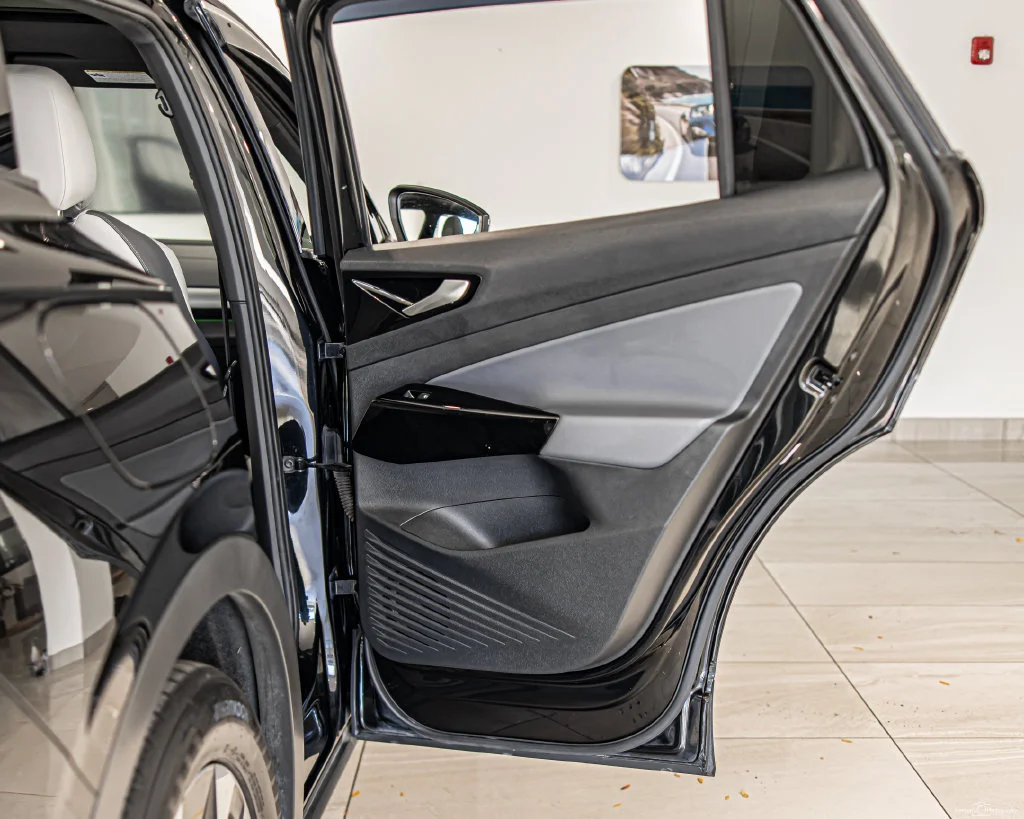 Used 2021 Black Volkswagen Pro S image 39
