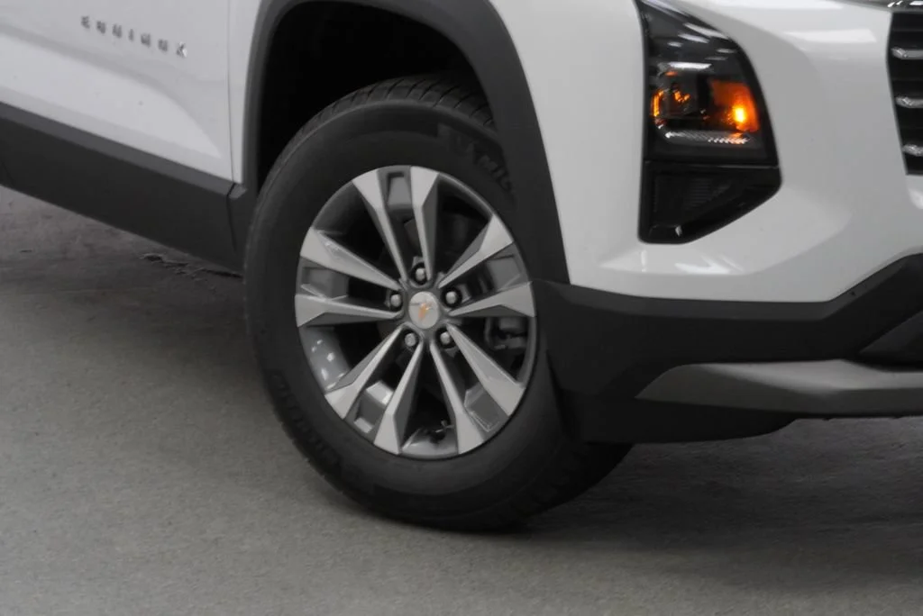 New 2027 Summit White Chevrolet LT image 10