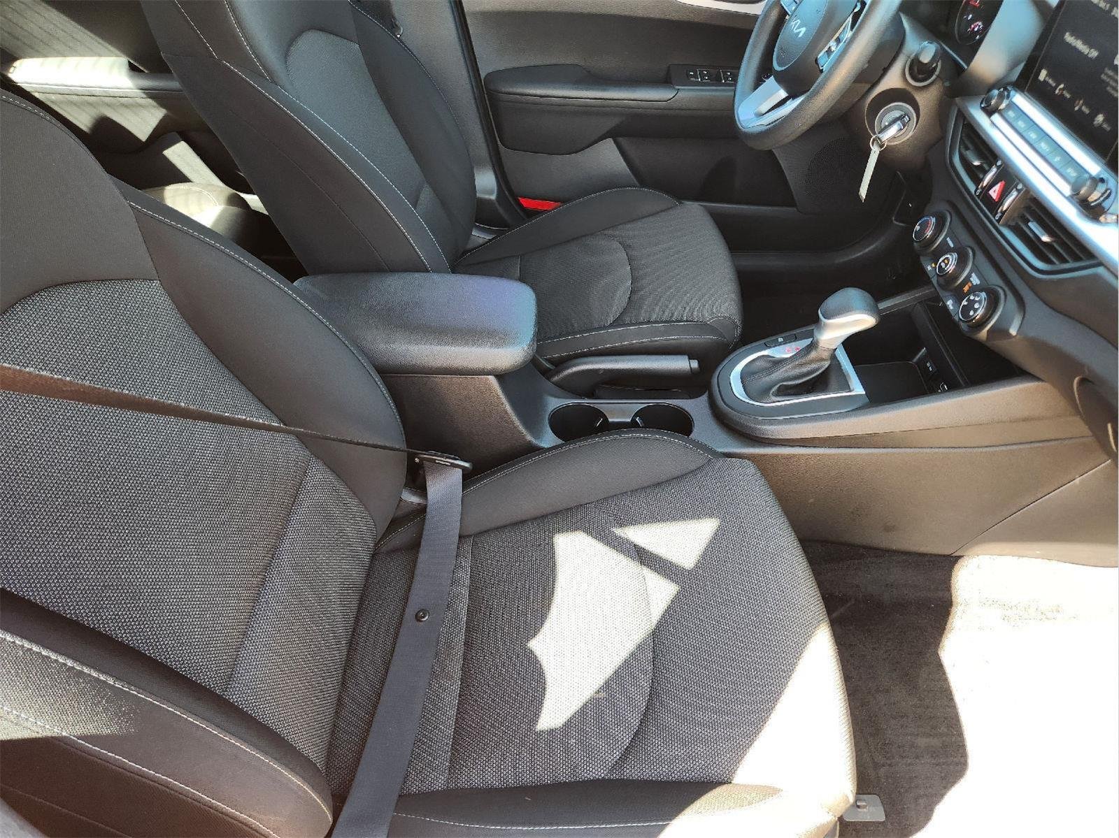 Used 2022 Currant Red Kia LXS image 13