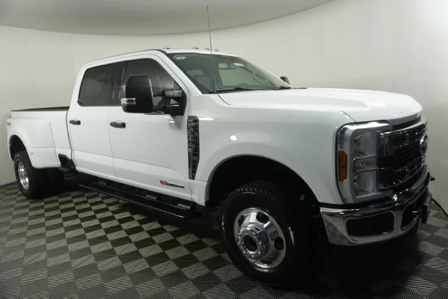 New 2027 Oxford White Ford F-350® XLT image 1