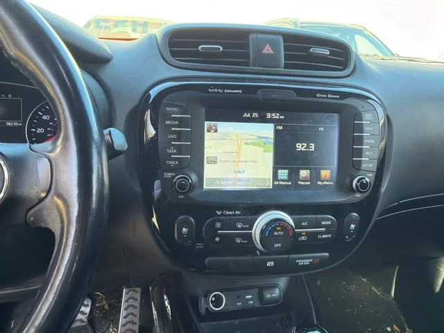 Used 2015 Silver Kia Exclaim image 19