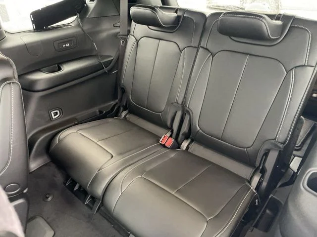 New 2025 Baltic Gray Metallic Clear-Coat Exterior Paint Jeep Limited image 9