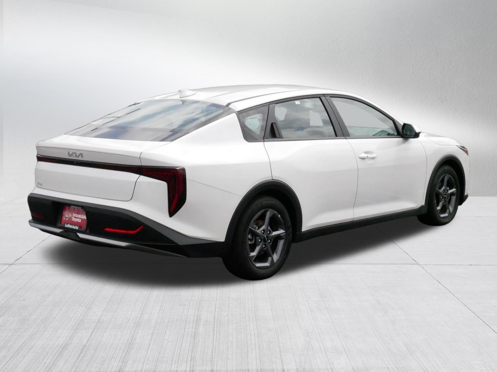 Used 2025 Snow White Pearl Kia LXS image 7