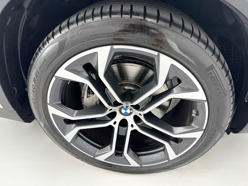 Certified Used 2025 Alpine White BMW xDrive40i image 31