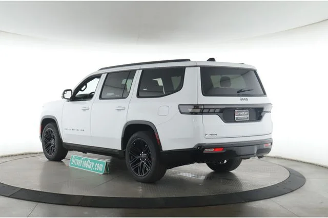 New 2026 Bright White Clear-Coat Exterior Paint Jeep Limited Reserve image 8