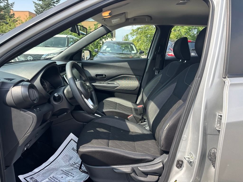Used 2018 Silver Nissan S image 18