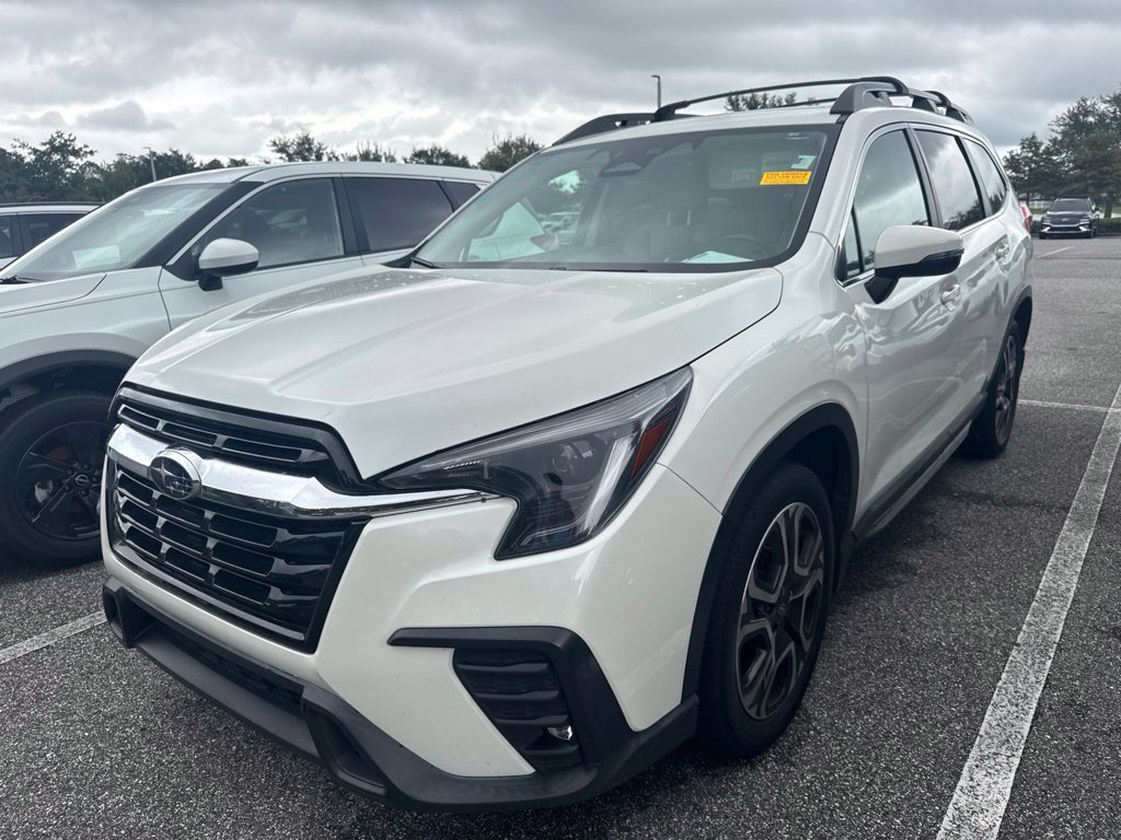 Used 2023  Subaru Limited image 1