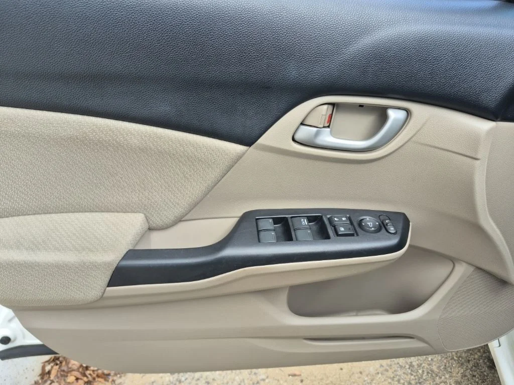 Used 2013 White Honda LX image 12