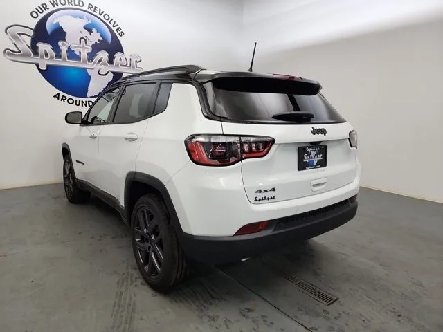 New 2026 Bright White Clear-Coat Exterior Paint Jeep Limited image 5