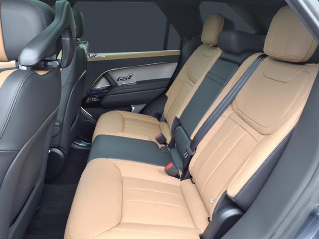 New 2026 Varesine Blue LAND ROVER Dynamic SE image 4