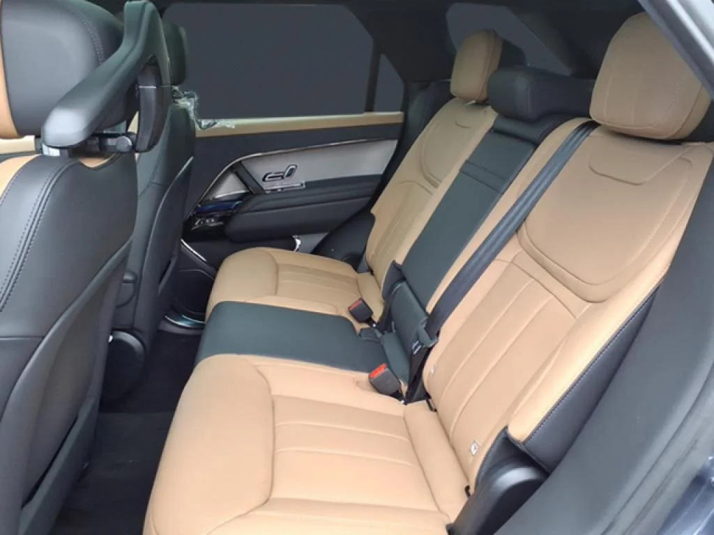 New 2026 Varesine Blue LAND ROVER Dynamic SE image 4